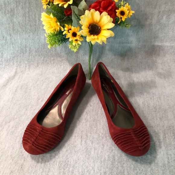 NWOT - Naturalizer Wine-Colored Suede Flats - Picture 2 of 12